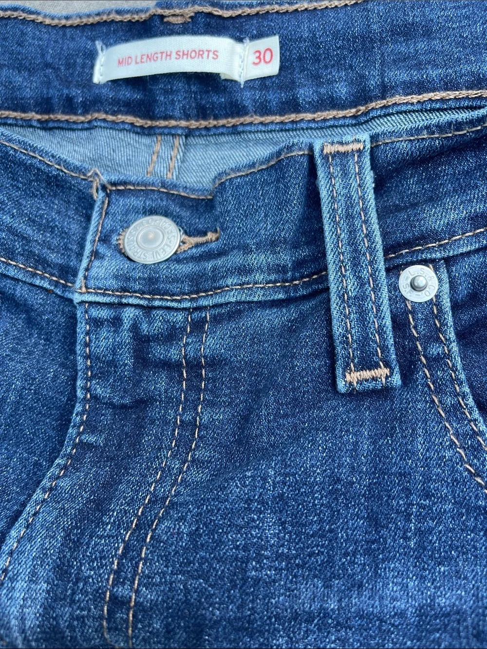 Levis levi’s mid